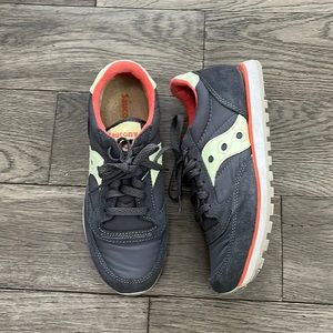 Saucony Jazz women’s low profile sneakers, dark gray, 8